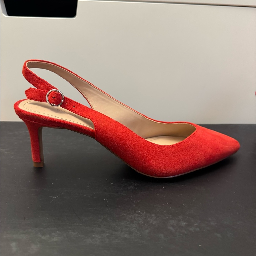 BANANA REPUBLIC MADISON 12-HOUR LOW SLINGBACK PUMP .Color: True Red Suede.